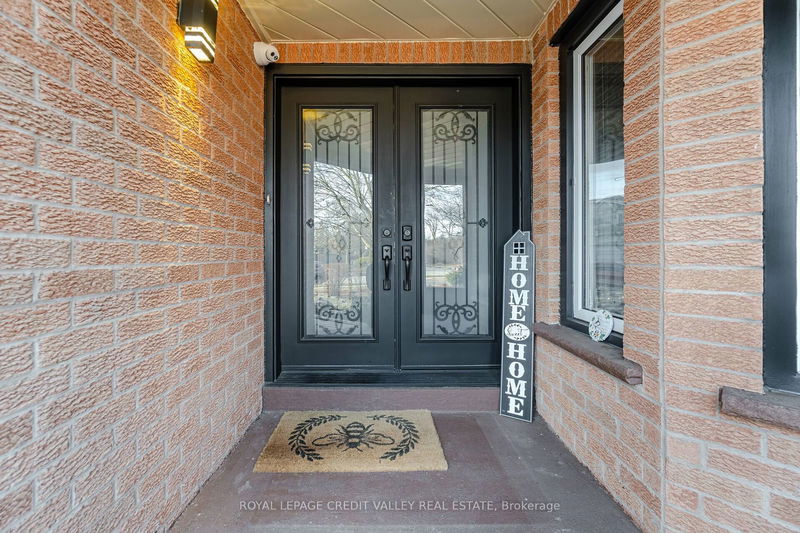 103 Vivians Cres  Brampton, L6Y 4V4 | Image 2