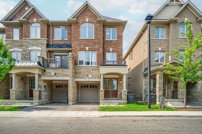 14 Faye St  Brampton, L6P 4M9 | Image 3