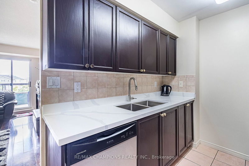  216 - 300 Ray Lawson Blvd  Brampton, L6Y 5H5 | Image 17