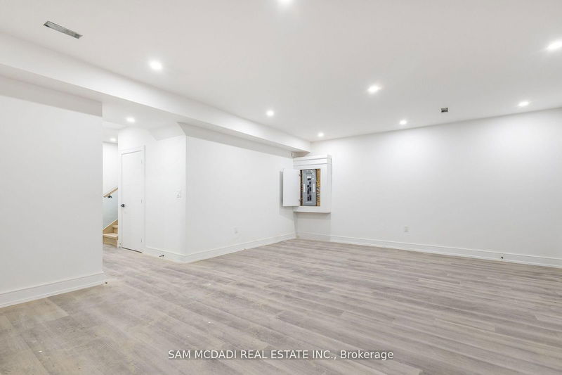 73 Elma St  Toronto, M8V 1X9 | Image 33