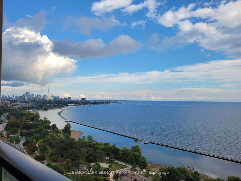 home for lease on 2509-1926 Lake Shore Boulevard W