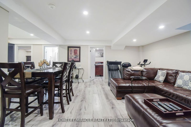 33 Orangeblossom Tr  Brampton, L6X 3B5 | Image 33