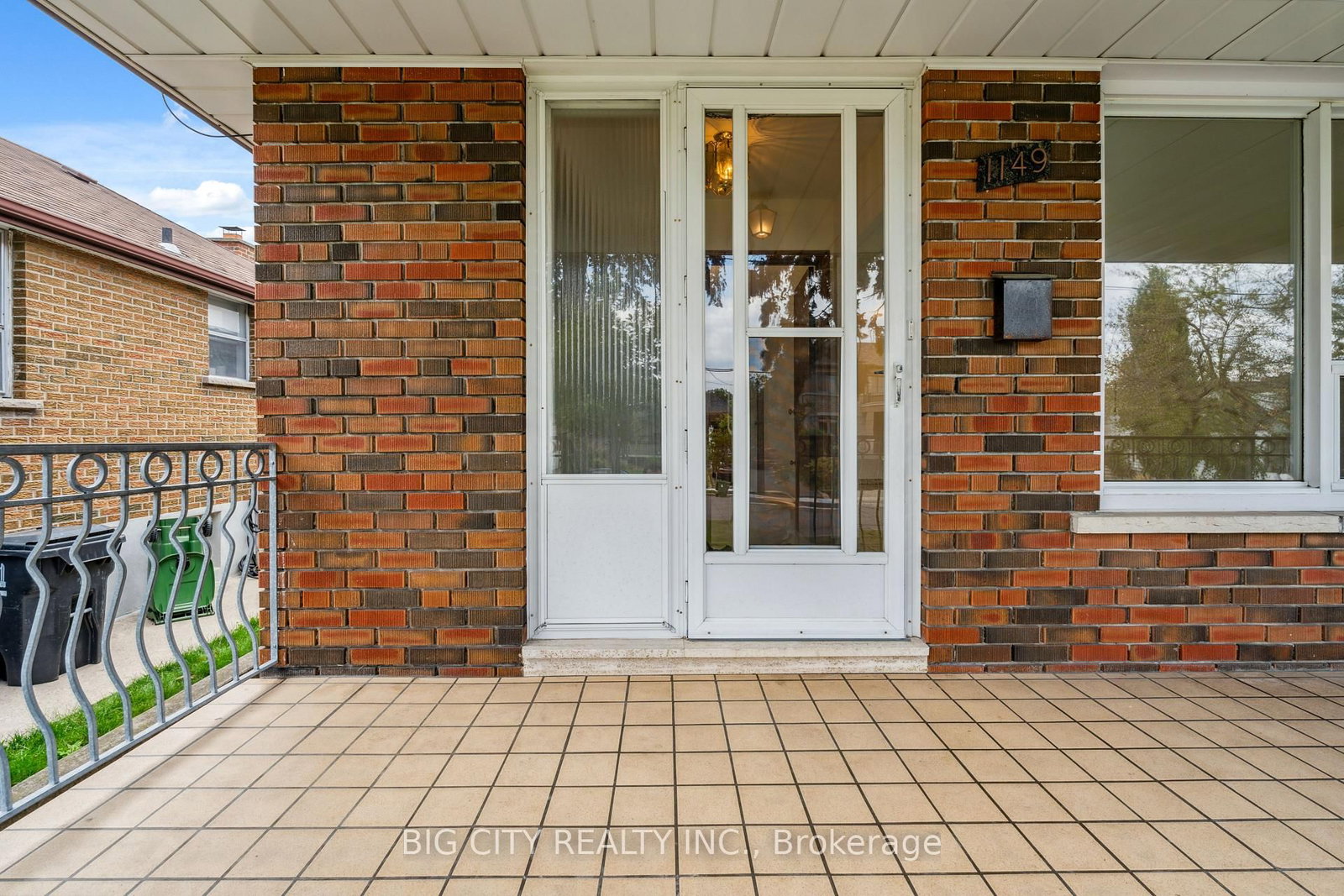 Listing Image 4