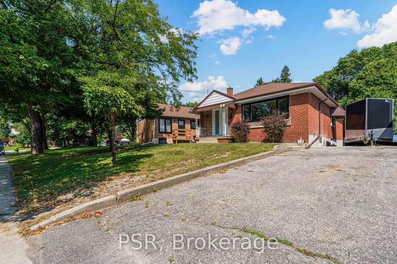 home for lease on Lower-22 Ridge Point Crescent