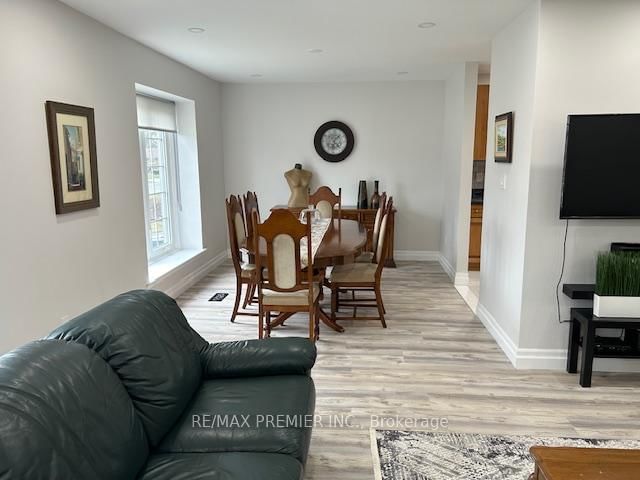 235 Louis Dr, Mississauga, L5B 1Z1 | Image 3