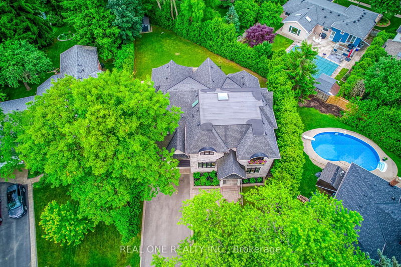 332 Sawyer Rd  Oakville, L6L 3N7 | Image 2