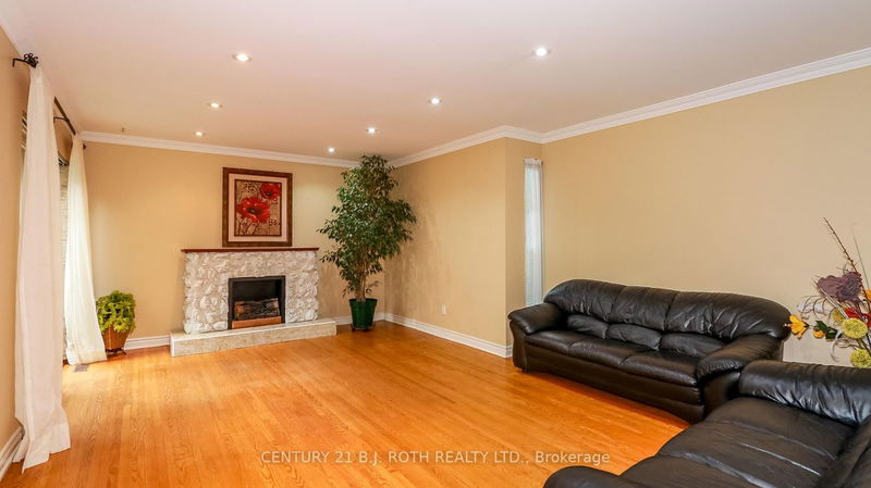 25 Redstone Path  Toronto, M9C 1Y7 | Image 22