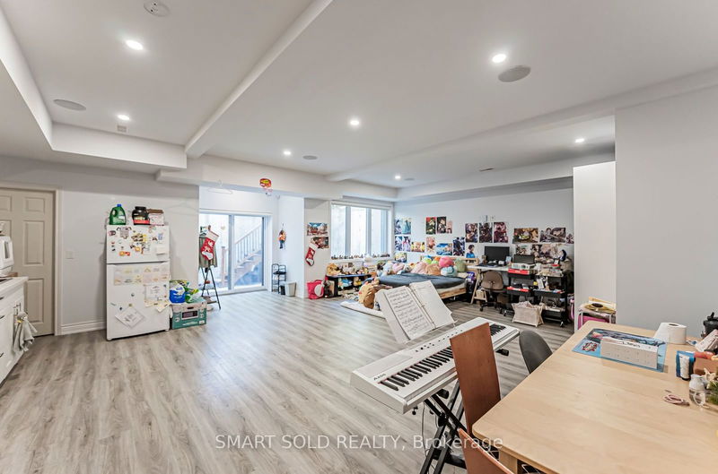 21 Harold St  Toronto, M8Z 3R4 | Image 37