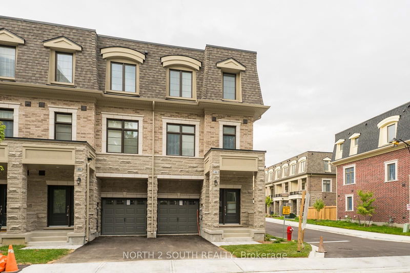 203 Wyndham St  Mississauga, L5M 1X8 | Image 2