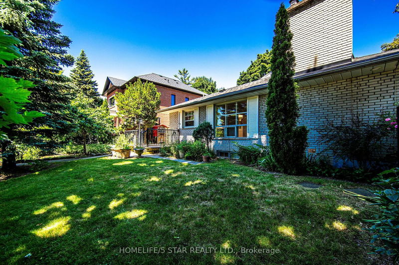 65 Ravensbourne Cres  Toronto, M9A 2B1 | Image 39