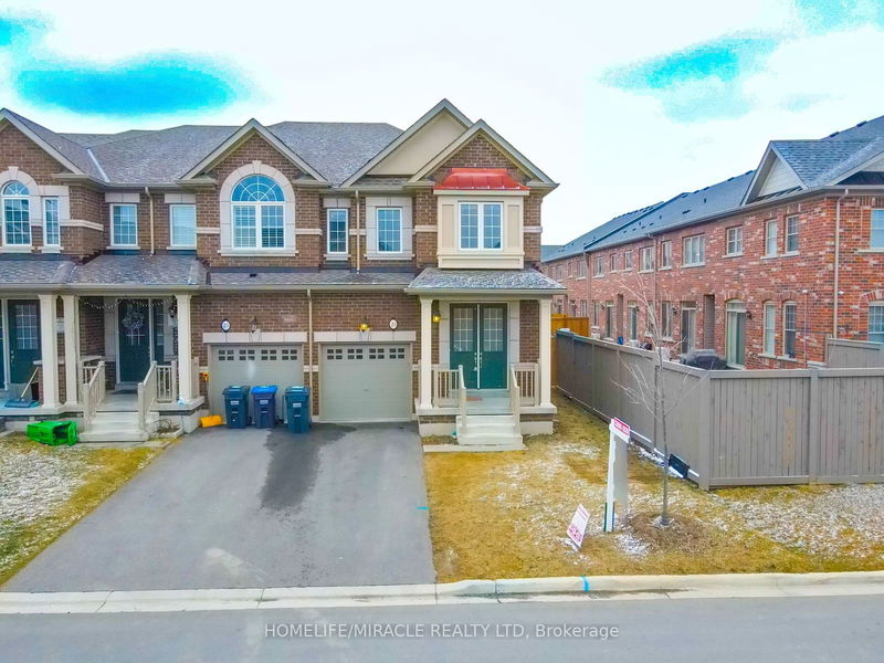 25 Dale Meadows Rd  Brampton, L7A 4Z8 | Image 2