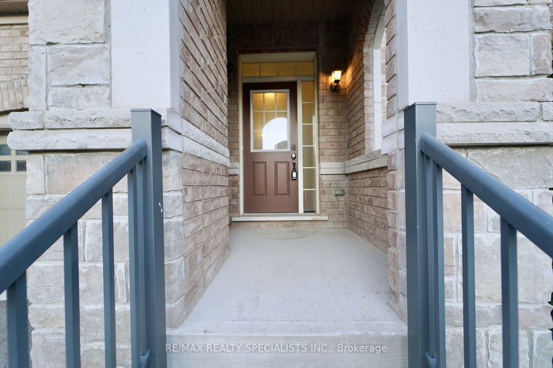 35 Merrybrook Tr  Brampton, L7A 4W1 | Image 3