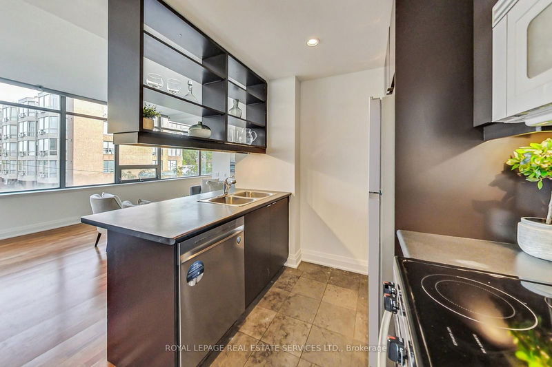  705 - 383 Ellis Park Rd  Toronto, M6S 5B2 | Image 25