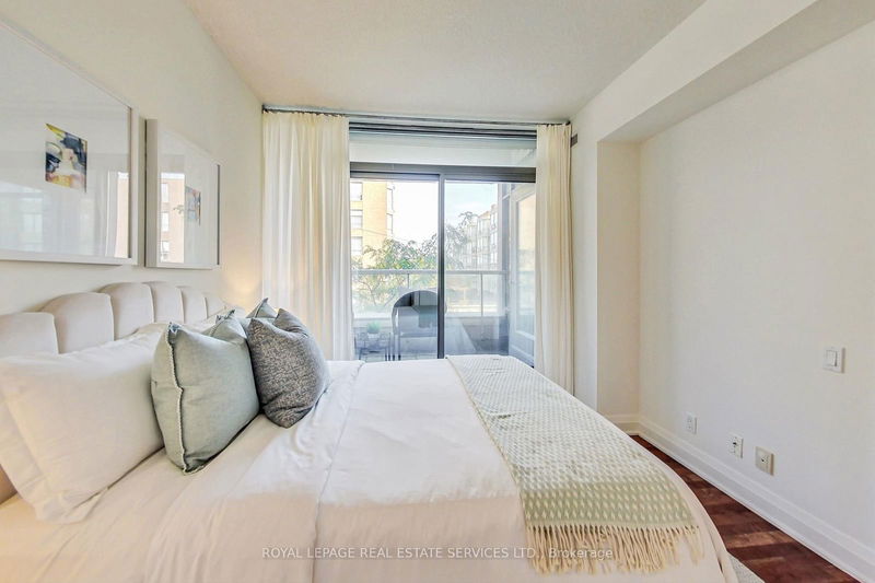  705 - 383 Ellis Park Rd  Toronto, M6S 5B2 | Image 28