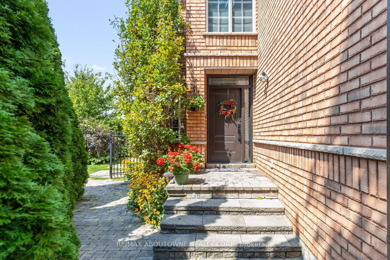 2244 Chickadee Cres  Oakville, L6M 3S2 | Image 5