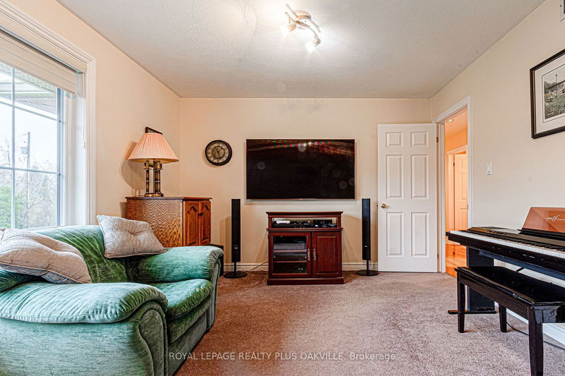 5101 Mount Nemo Cres  Burlington, L7M 0T7 | Image 11