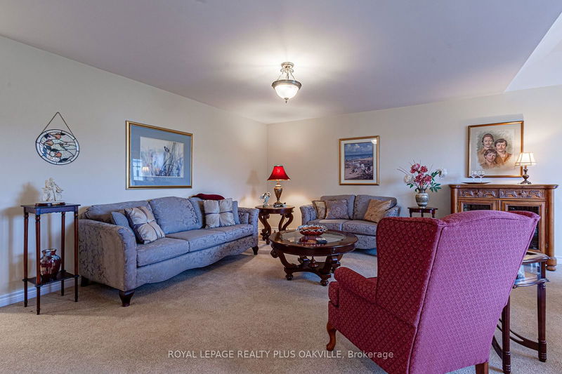 5101 Mount Nemo Cres  Burlington, L7M 0T7 | Image 25