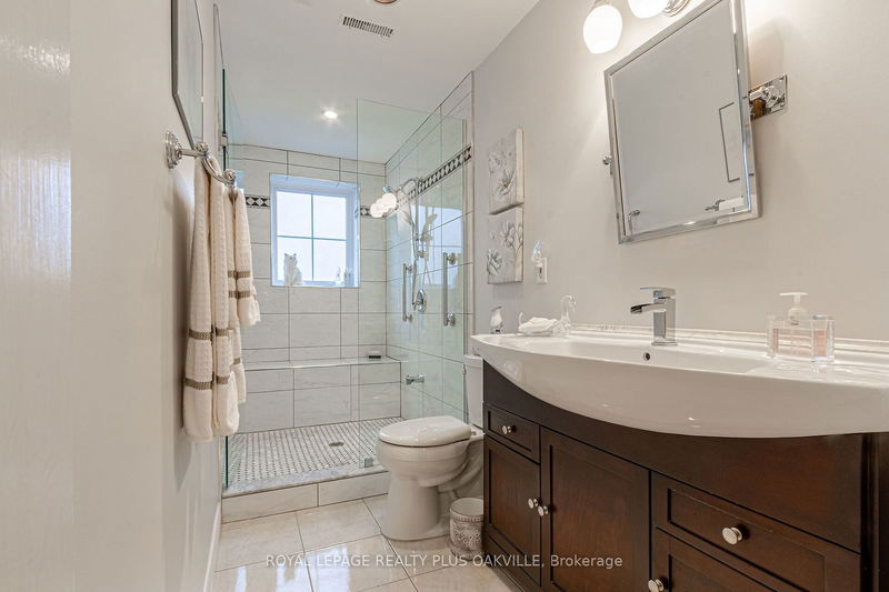 5101 Mount Nemo Cres  Burlington, L7M 0T7 | Image 29