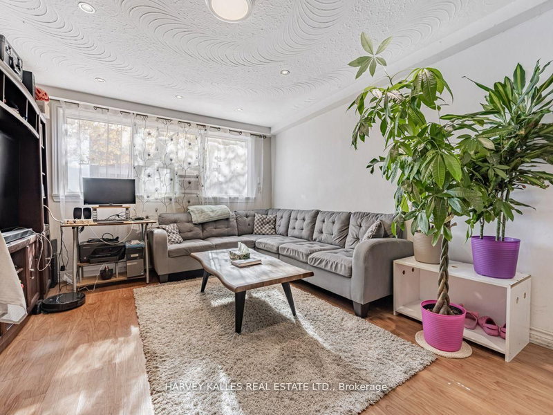 6 Carrington Ave, Toronto, M6E 2C3 | Image 2