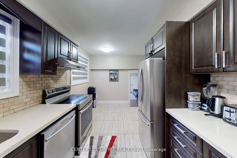 1139 Shadeland Dr  Mississauga, L5C 1P2 | Image 11