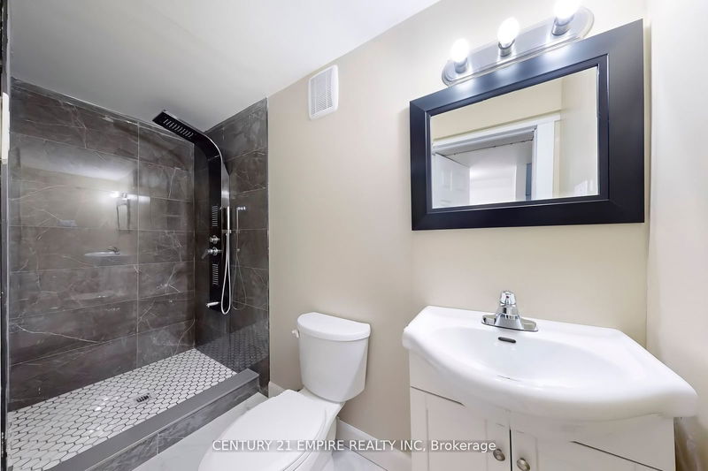 1139 Shadeland Dr  Mississauga, L5C 1P2 | Image 36