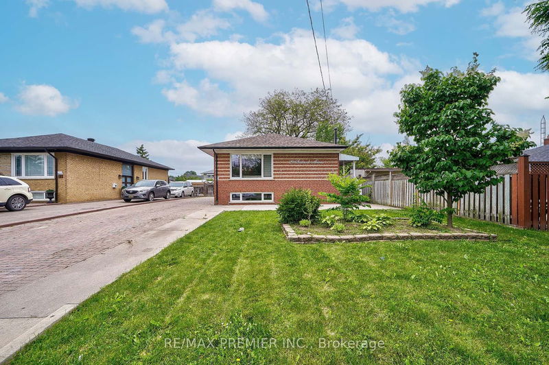 29 Seabrook Ave  Toronto, M6L 3B6 | Image 2