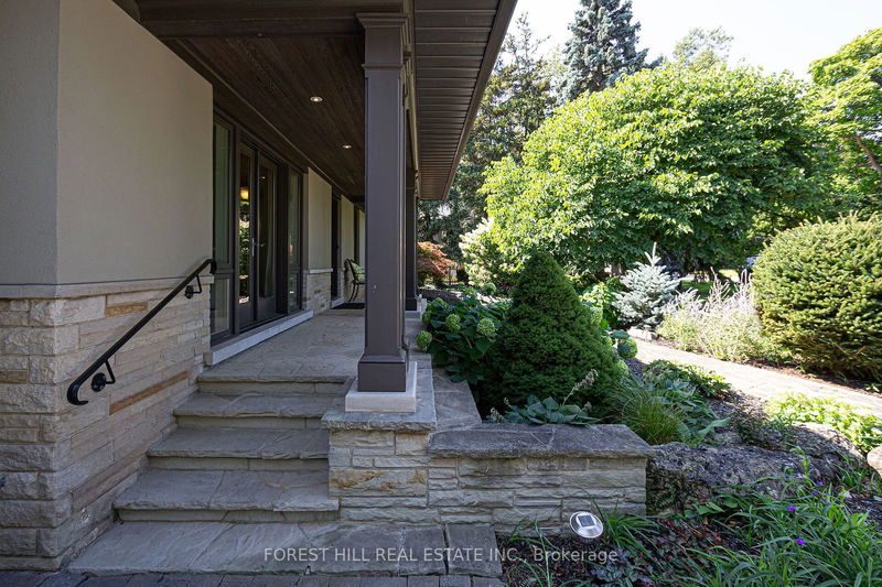 1518 Oakhill Dr  Oakville, L6J 1Y5 | Image 2