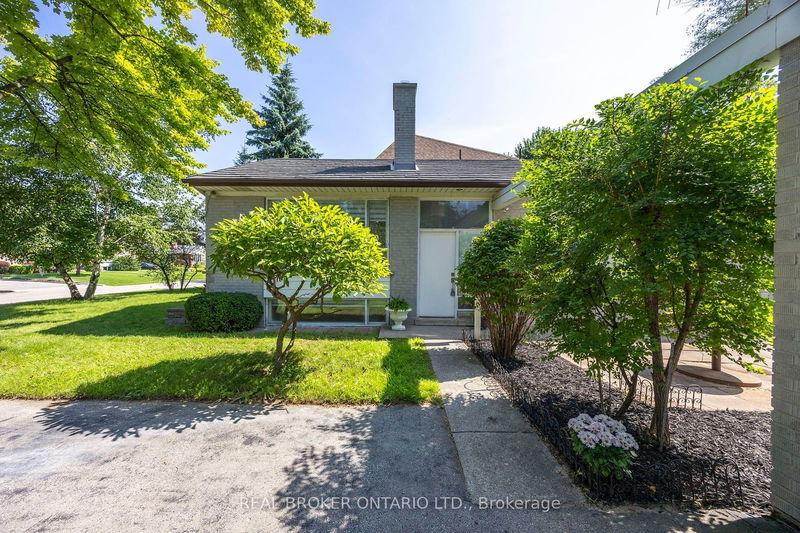 1470 Liveoak Dr  Mississauga, L5E 2X1 | Image 1