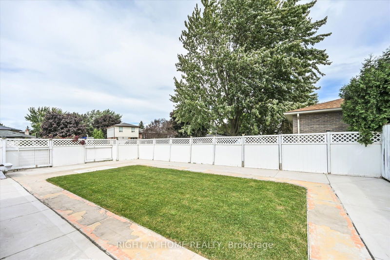 2 Gondola Cres  Brampton, L6S 1W6 | Image 26