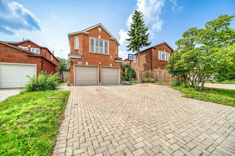 5146 Nishga Crt  Mississauga, L5R 2M7 | Image 2