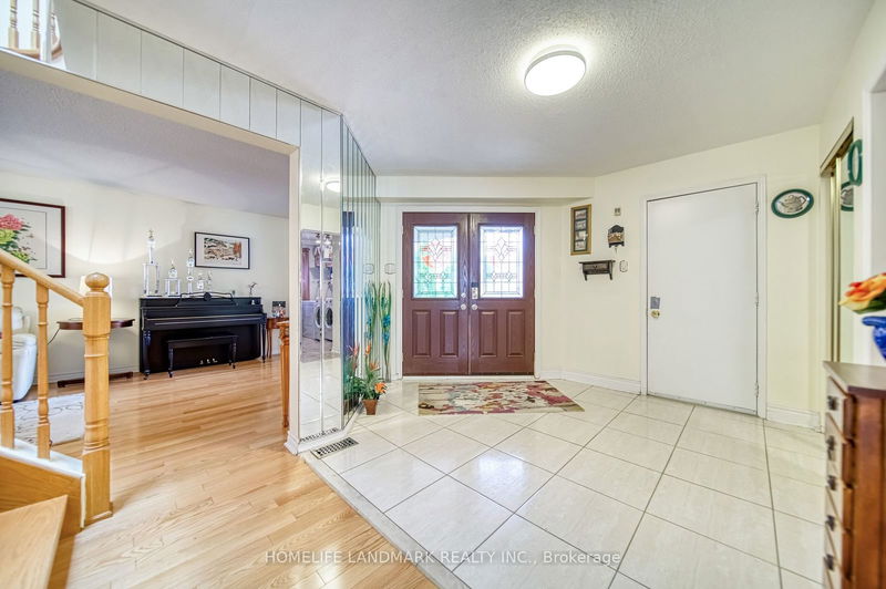 5146 Nishga Crt  Mississauga, L5R 2M7 | Image 3