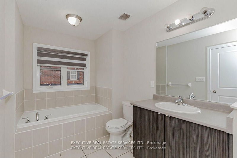 43 Pearman Cres  Brampton, L7A 0A7 | Image 17