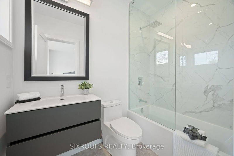 35 Emerald Cres  Toronto, M8V 2B3 | Image 33