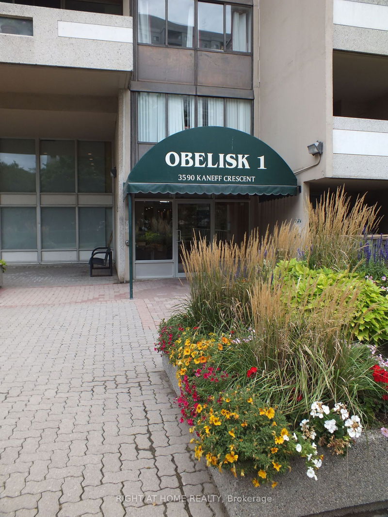 home for lease on 2009-3590 Kaneff Crescent