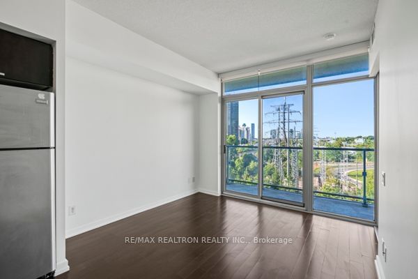  504 - 105 The Queensway Ave  Toronto, M6S 5B5 | Image 15