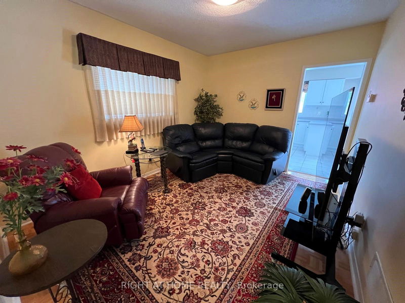 974 Mantle Cres  Mississauga, L5V 2G3 | Image 12