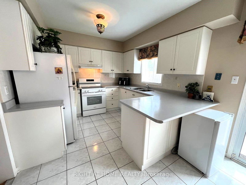 974 Mantle Cres  Mississauga, L5V 2G3 | Image 16