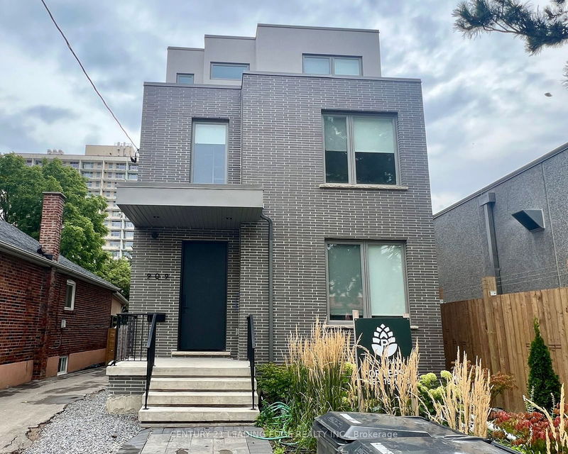 home for lease on #2-909 Castlefield Avenue