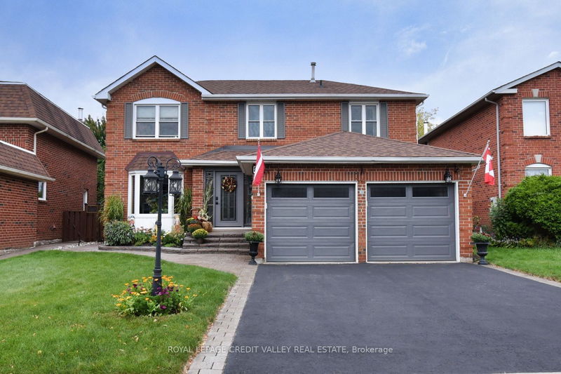 88 Parkside Dr  Brampton, L6Y 2G9 | Image 1