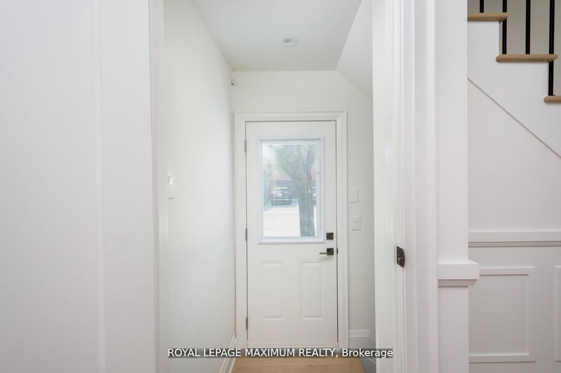 42 Fairfield Ave  Toronto, M8W 1R7 | Image 27