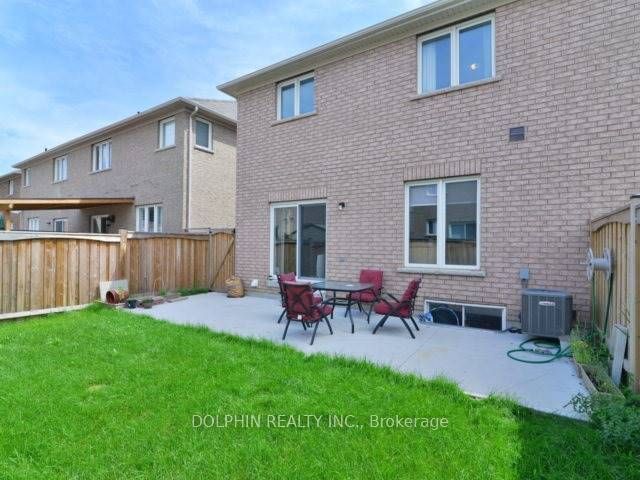 28 Education Rd  Brampton, L6P 3N4 | Image 2