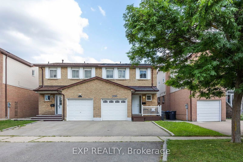 611 Galloway Cres  Mississauga, L5C 3R7 | Image 2