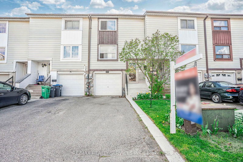 23 Hoskins Sq  Brampton, L6S 2N6 | Image 3