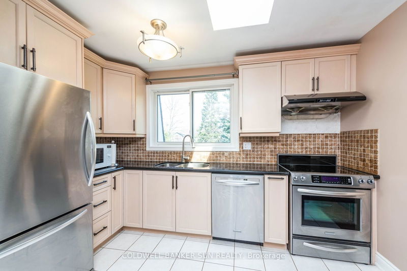 2483 Yarmouth Cres  Oakville, L6L 2M9 | Image 11