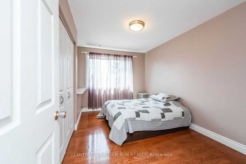 2483 Yarmouth Cres  Oakville, L6L 2M9 | Image 14