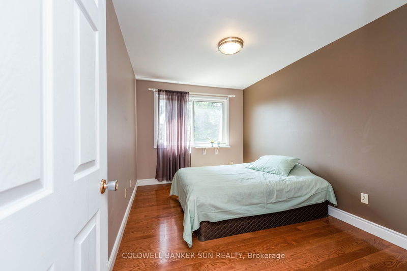 2483 Yarmouth Cres  Oakville, L6L 2M9 | Image 16