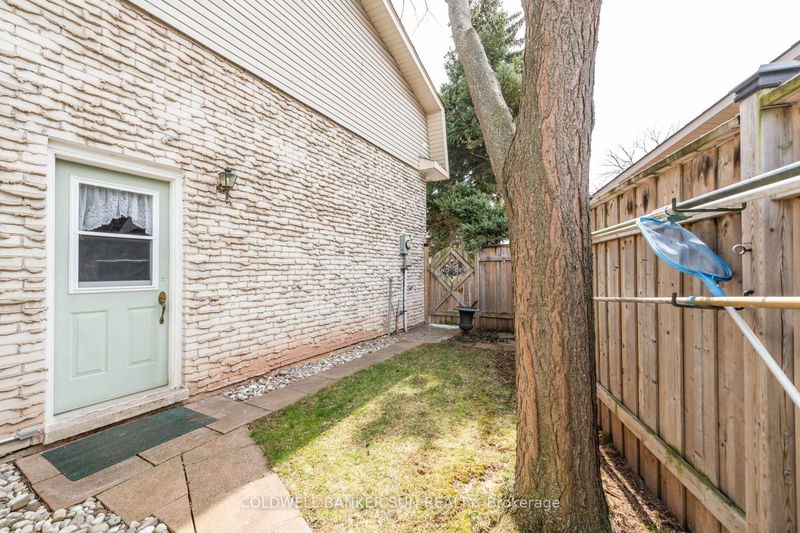 2483 Yarmouth Cres  Oakville, L6L 2M9 | Image 37