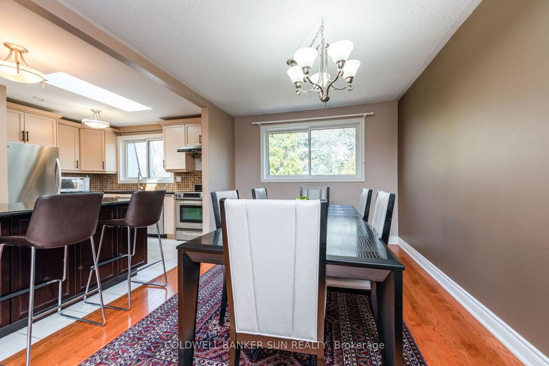 2483 Yarmouth Cres  Oakville, L6L 2M9 | Image 9