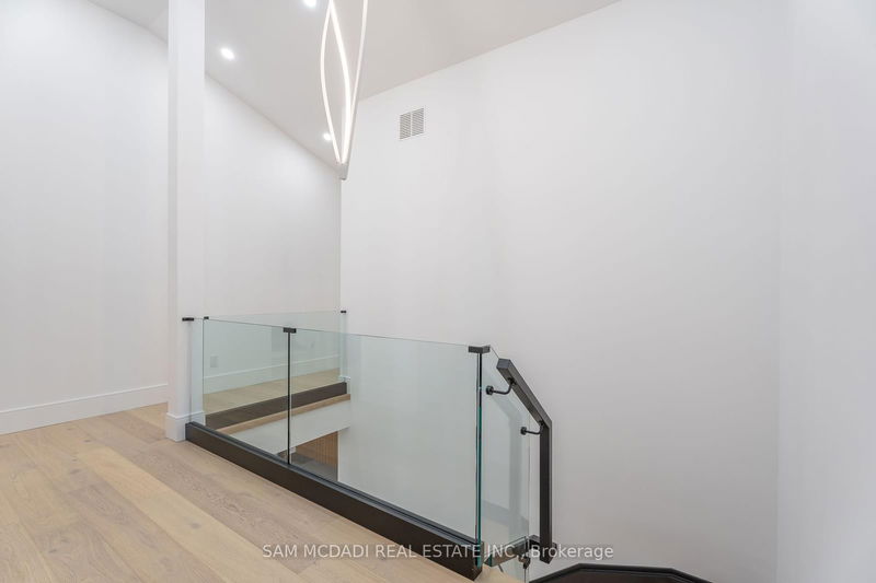 32 Swan Ave  Toronto, M9B 1V4 | Image 37