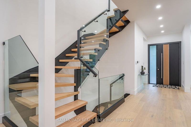 32 Swan Ave  Toronto, M9B 1V4 | Image 9